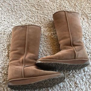 EMU wool lined boots